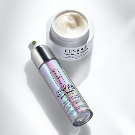 CLINIQUE Even Better Clinical - Feuchtigkeitscreme mit CLINIQUE Even Better Clinical - Feuchtigkeitscreme mit